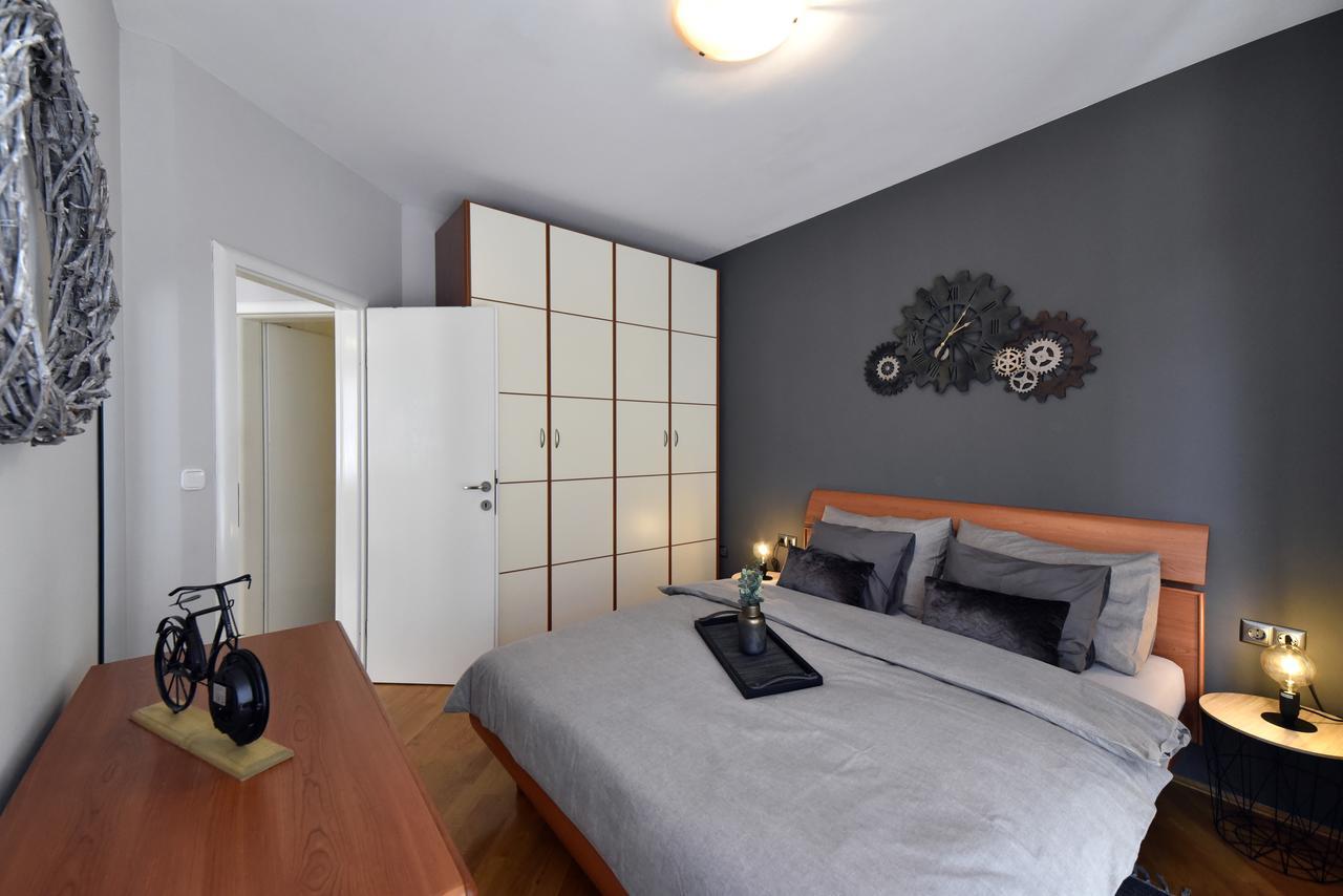 Old Clock Apartment Zagreb Bagian luar foto