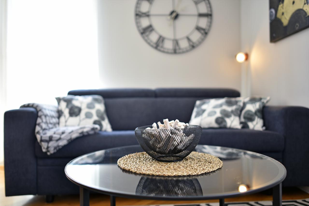 Old Clock Apartment Zagreb Bagian luar foto