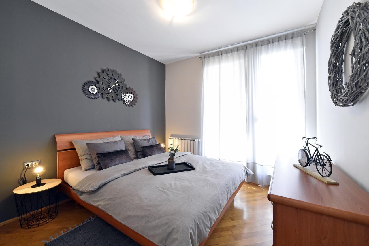 Old Clock Apartment Zagreb Bagian luar foto