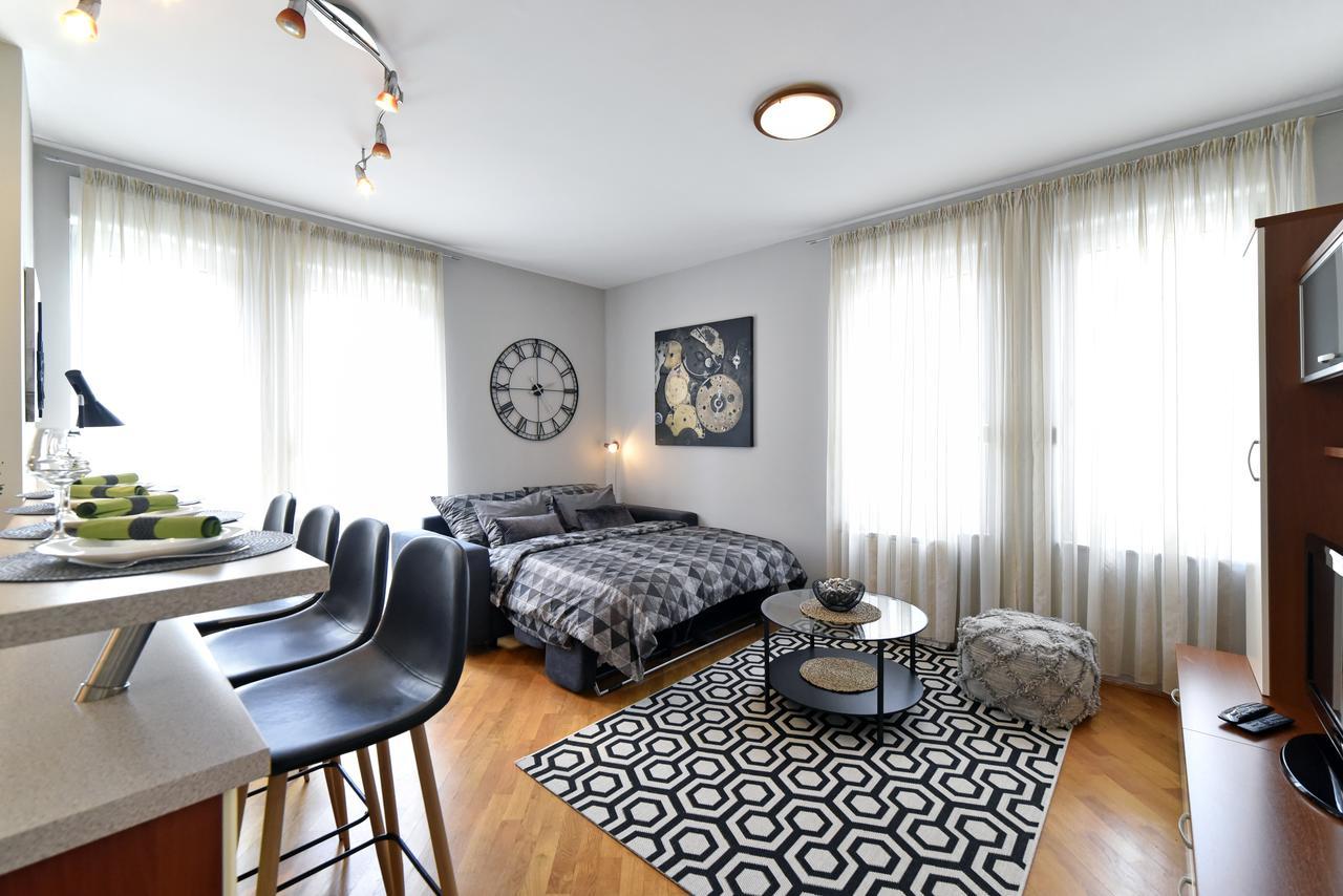 Old Clock Apartment Zagreb Bagian luar foto